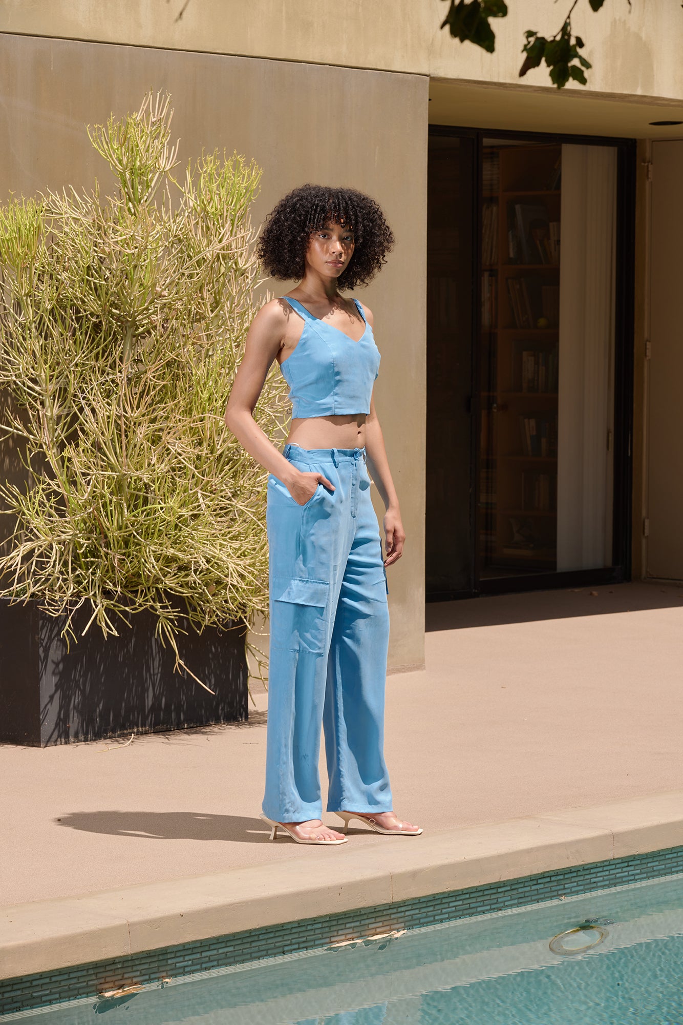 Glamb - Carson Cropped Pants ブルー Lucy Paris - Momo Cropped Top - Blue